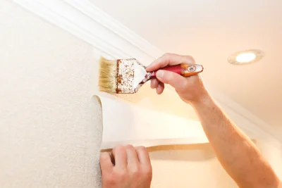 Pose de papier peint à Traînel — revêtements muraux et toiles de verre